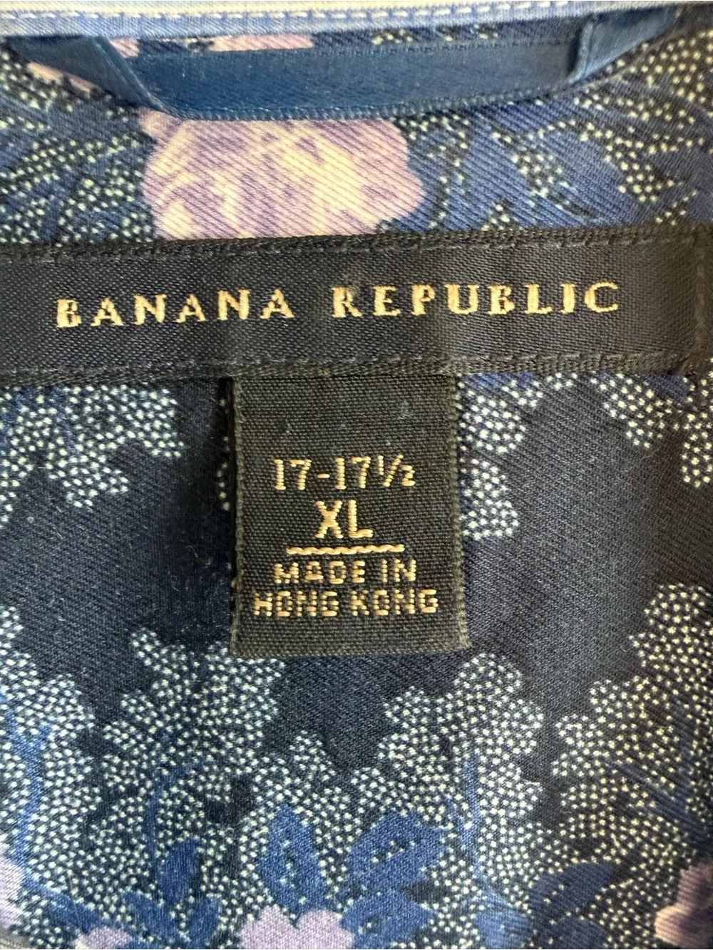 Banana Republic Men’s Blue and Black Striped Long Sleeve Button Down Shirt. XL